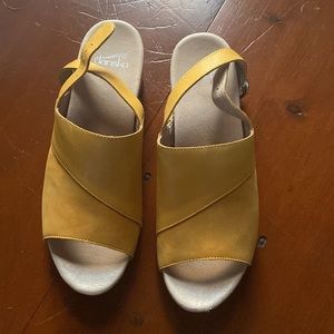 Dansko Madalyn in Mango